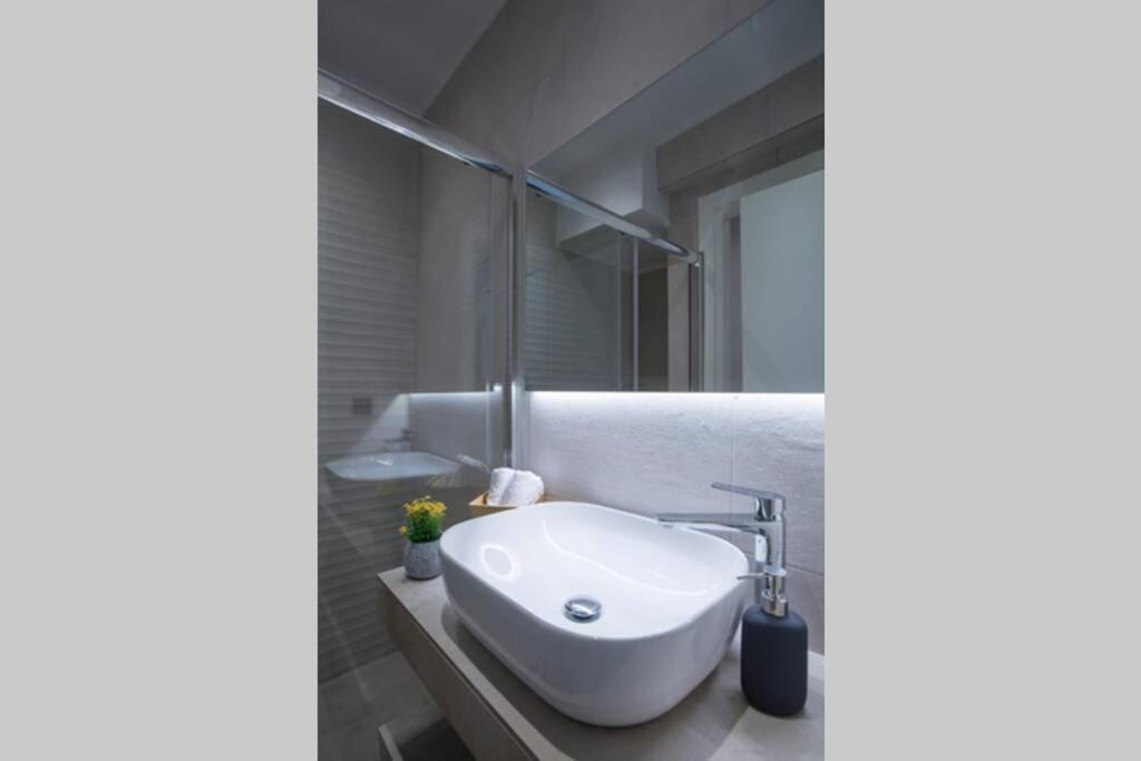 City Center Modern Renovated Apartment Athens Ngoại thất bức ảnh